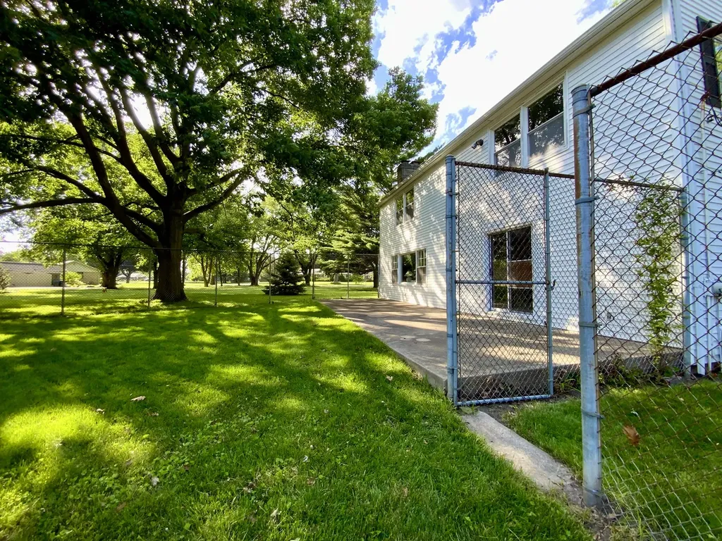809 Mcclaran Avenue Aurora IL 60506