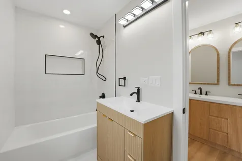 163 West Manchester Drive Wheeling IL 60090