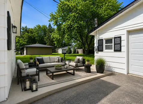 1203 North Chapel Hill Road Mchenry IL 60051