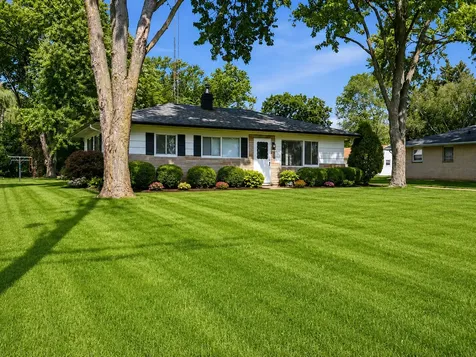 1203 North Chapel Hill Road Mchenry IL 60051