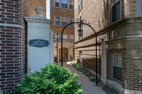 4850 North Oakley Avenue Chicago IL 60625