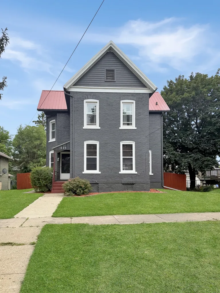 625 West Ringold Street Freeport IL 61032