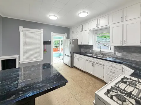 625 West Ringold Street Freeport IL 61032