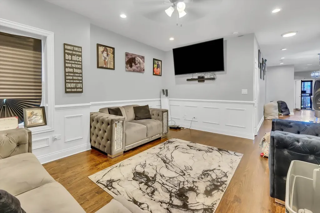 7807 South Evans Avenue Chicago IL 60619