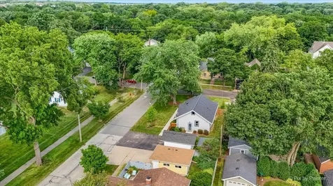 701 Monroe Avenue St. Charles IL 60174