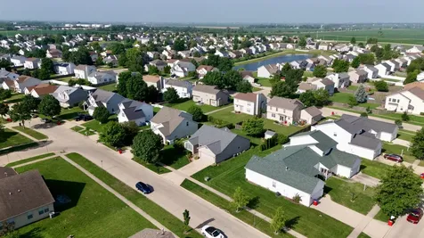 905 Bluegrass Lane Champaign IL 61822