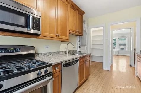 906 Greenwood Street Evanston IL 60201
