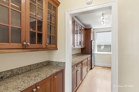 906 Greenwood Street Evanston IL 60201