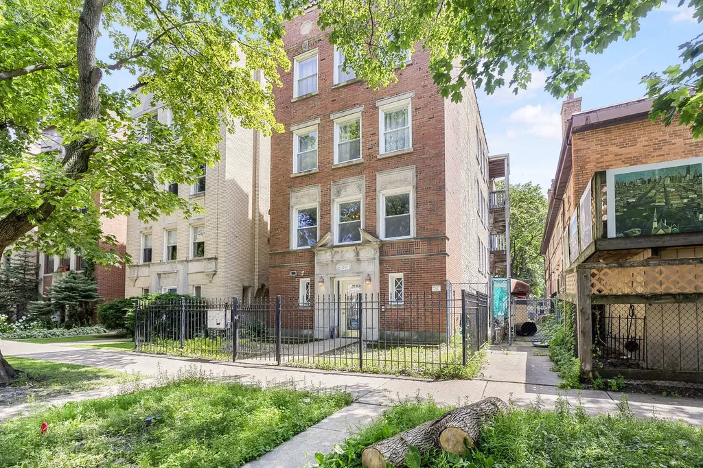 1747 West Pratt Boulevard Chicago IL 60626