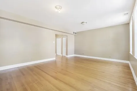 1747 West Pratt Boulevard Chicago IL 60626