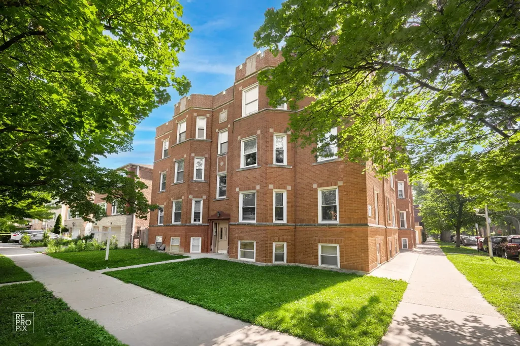 6305 North Richmond Street Chicago IL 60659