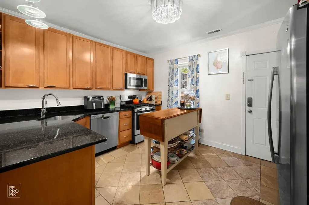 6305 North Richmond Street Chicago IL 60659