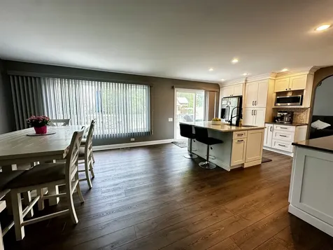 1496 Cheriton Circle Grayslake IL 60030