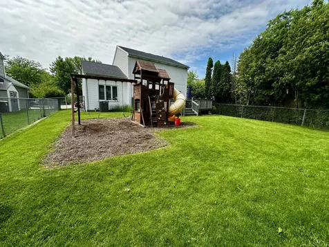 1496 Cheriton Circle Grayslake IL 60030