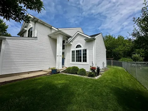 1496 Cheriton Circle Grayslake IL 60030