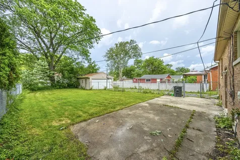 17730 Henry Street Lansing IL 60438