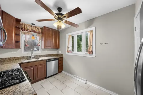 17730 Henry Street Lansing IL 60438