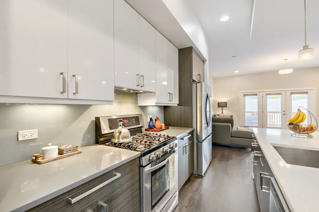 4814 South Champlain Avenue Chicago IL 60615