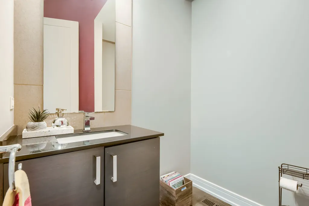 4814 South Champlain Avenue Chicago IL 60615