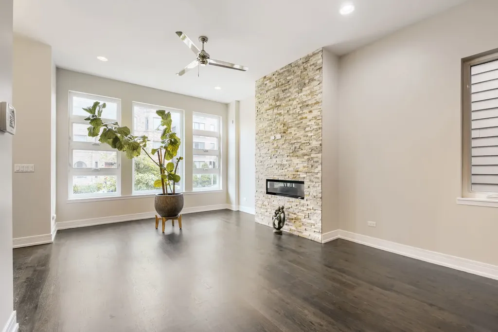 4814 South Champlain Avenue Chicago IL 60615