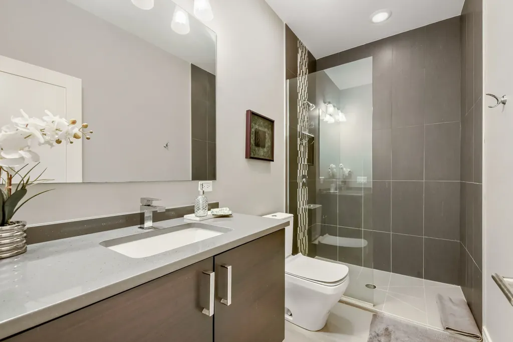 4814 South Champlain Avenue Chicago IL 60615