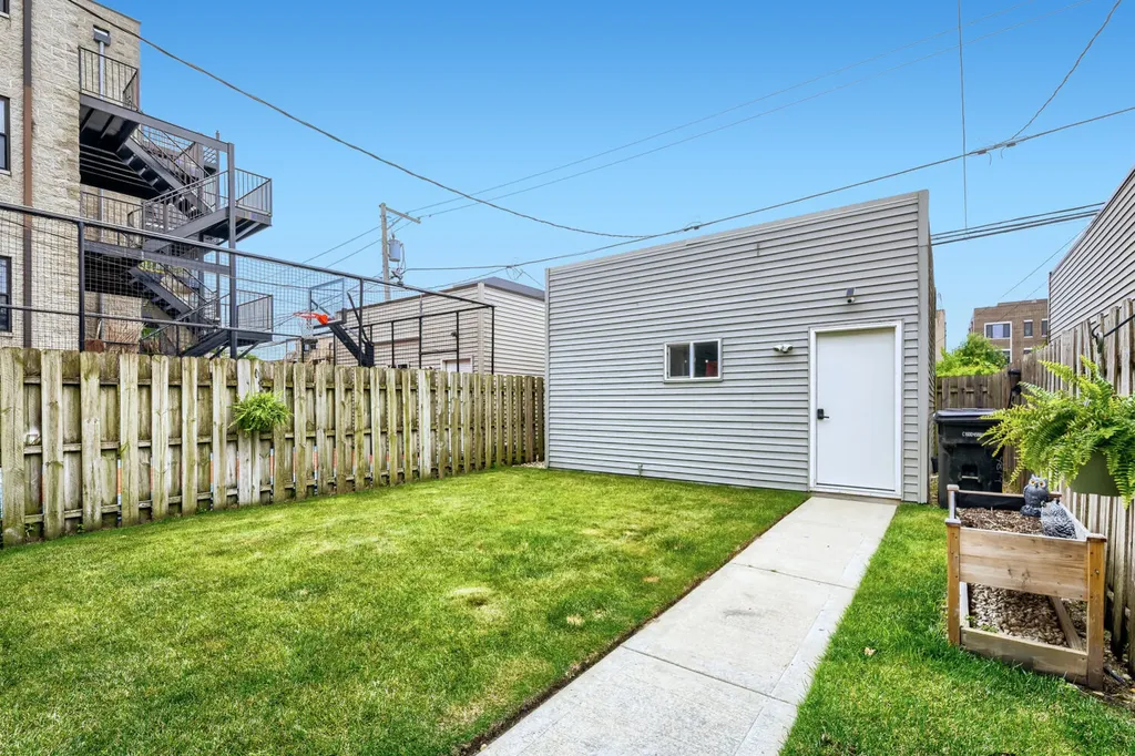 4814 South Champlain Avenue Chicago IL 60615