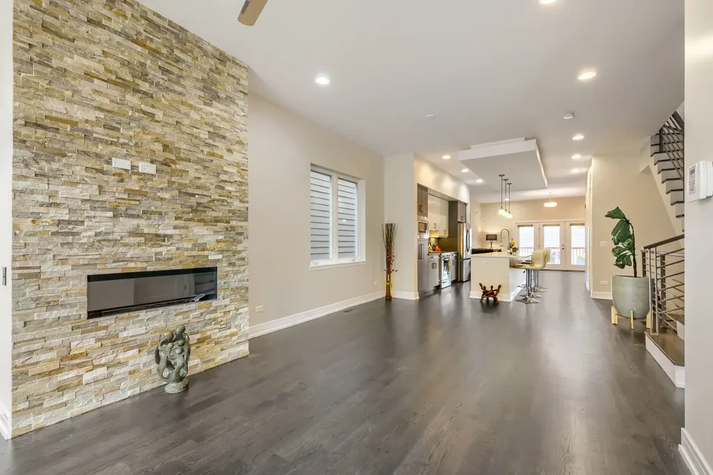 4814 South Champlain Avenue Chicago IL 60615
