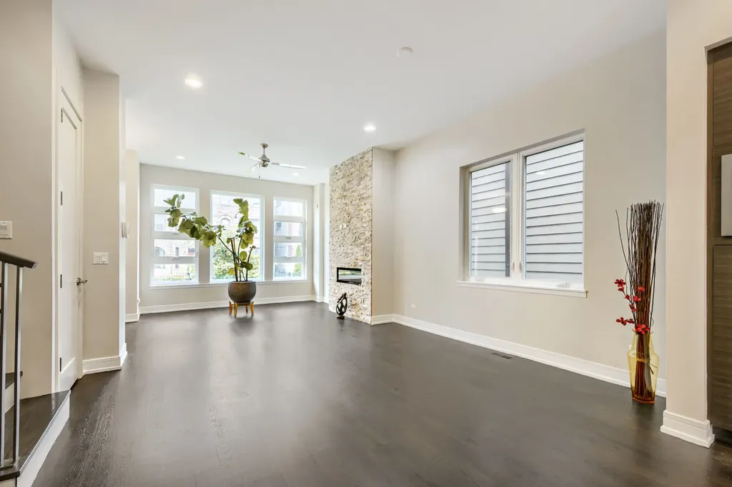 4814 South Champlain Avenue Chicago IL 60615