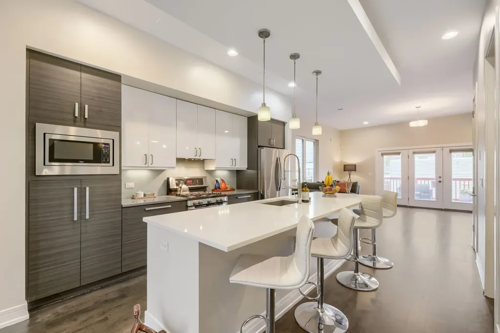 4814 South Champlain Avenue Chicago IL 60615
