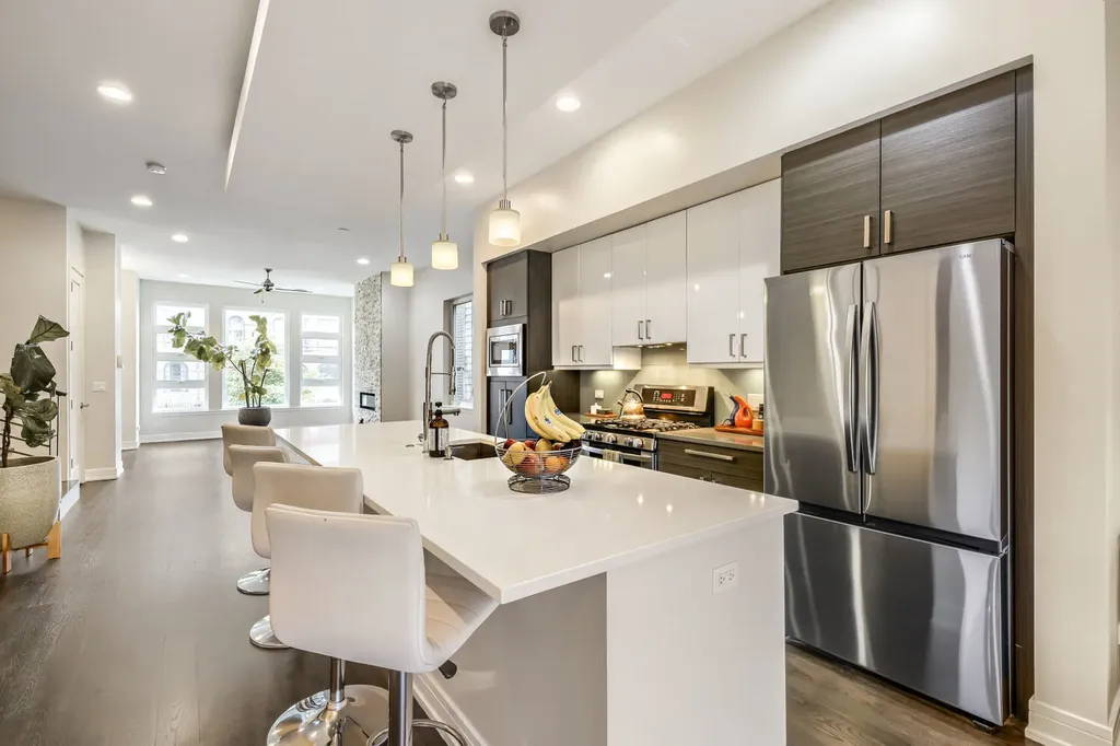 4814 South Champlain Avenue Chicago IL 60615