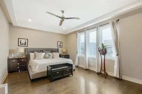 4814 South Champlain Avenue Chicago IL 60615