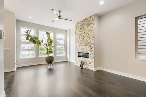4814 South Champlain Avenue Chicago IL 60615