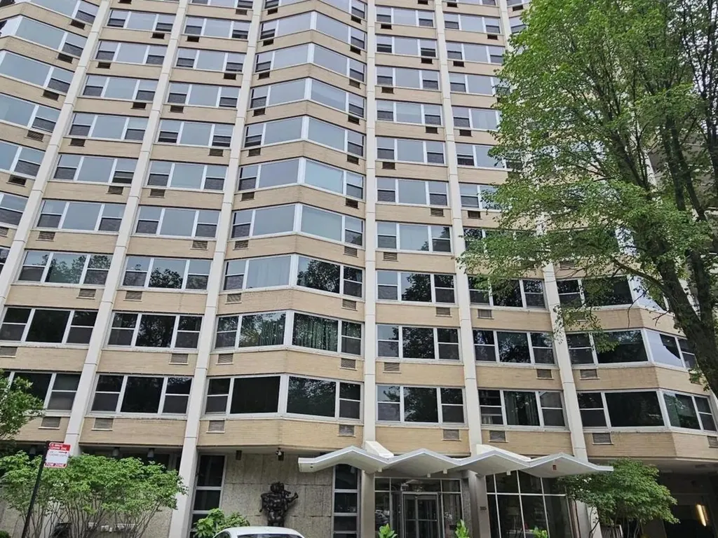 555 West Cornelia Avenue Chicago IL 60657
