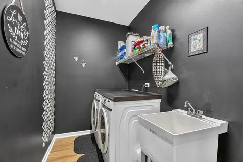 174 Owen Street Matteson IL 60443