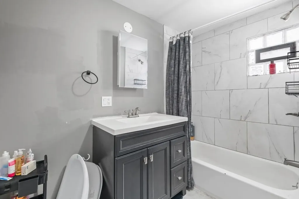 10724 South Prairie Avenue Chicago IL 60628