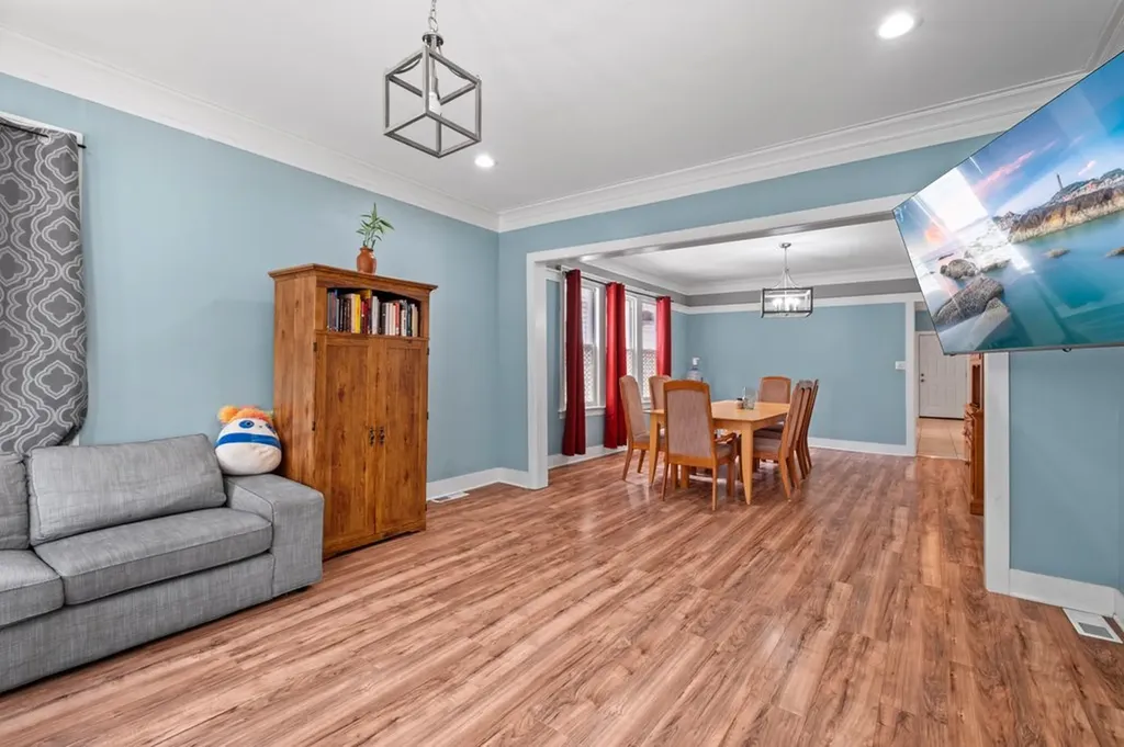 10724 South Prairie Avenue Chicago IL 60628