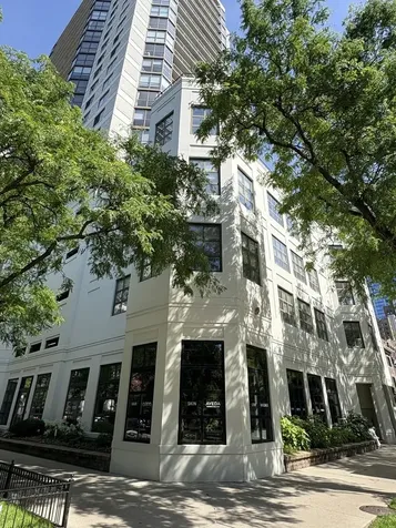 33 West Delaware Place Chicago IL 60610