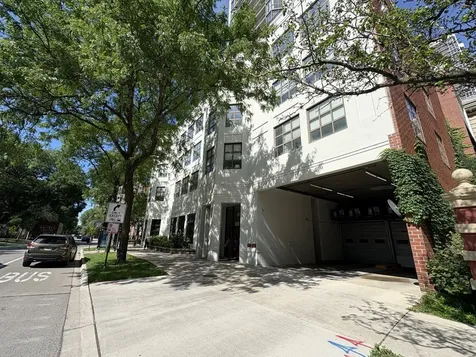 33 West Delaware Place Chicago IL 60610
