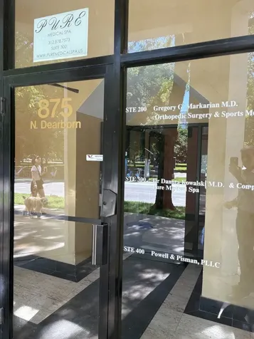 33 West Delaware Place Chicago IL 60610