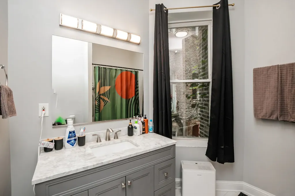 735 East 50th Street Chicago IL 60615