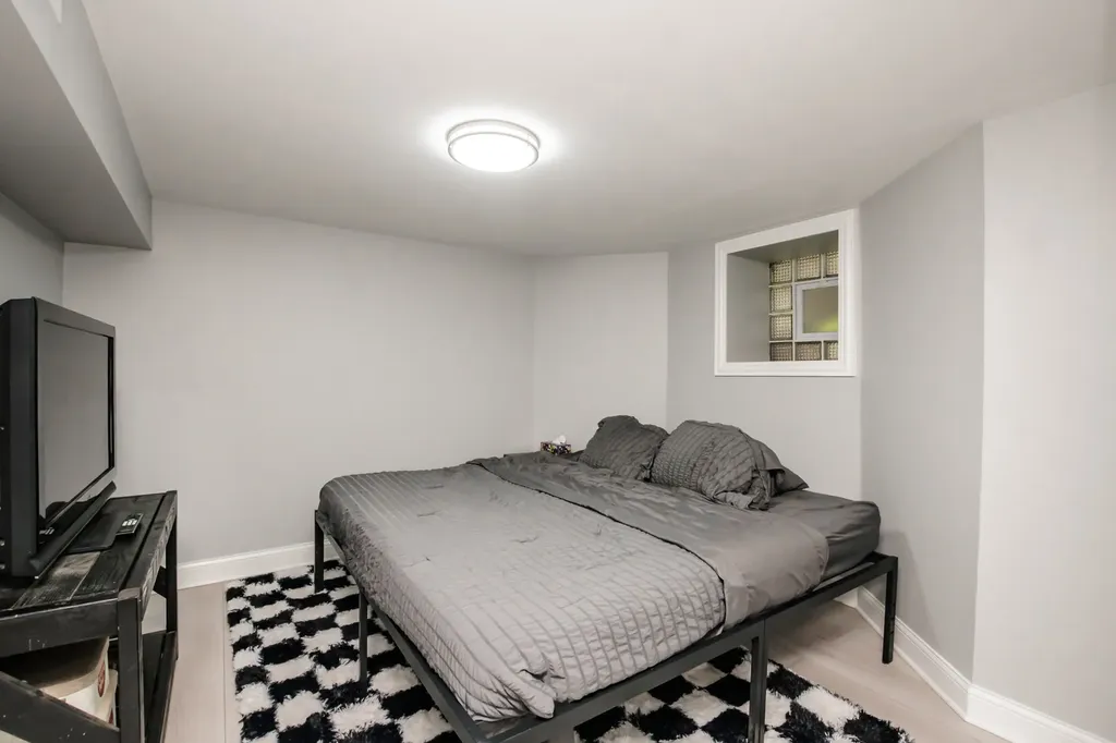 735 East 50th Street Chicago IL 60615