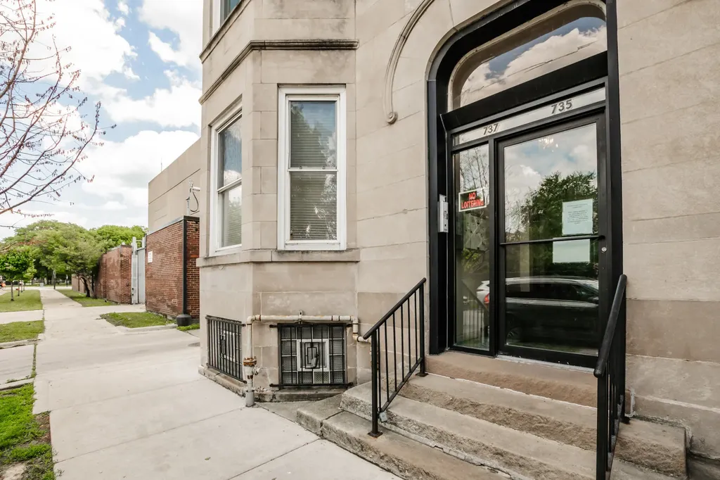 735 East 50th Street Chicago IL 60615