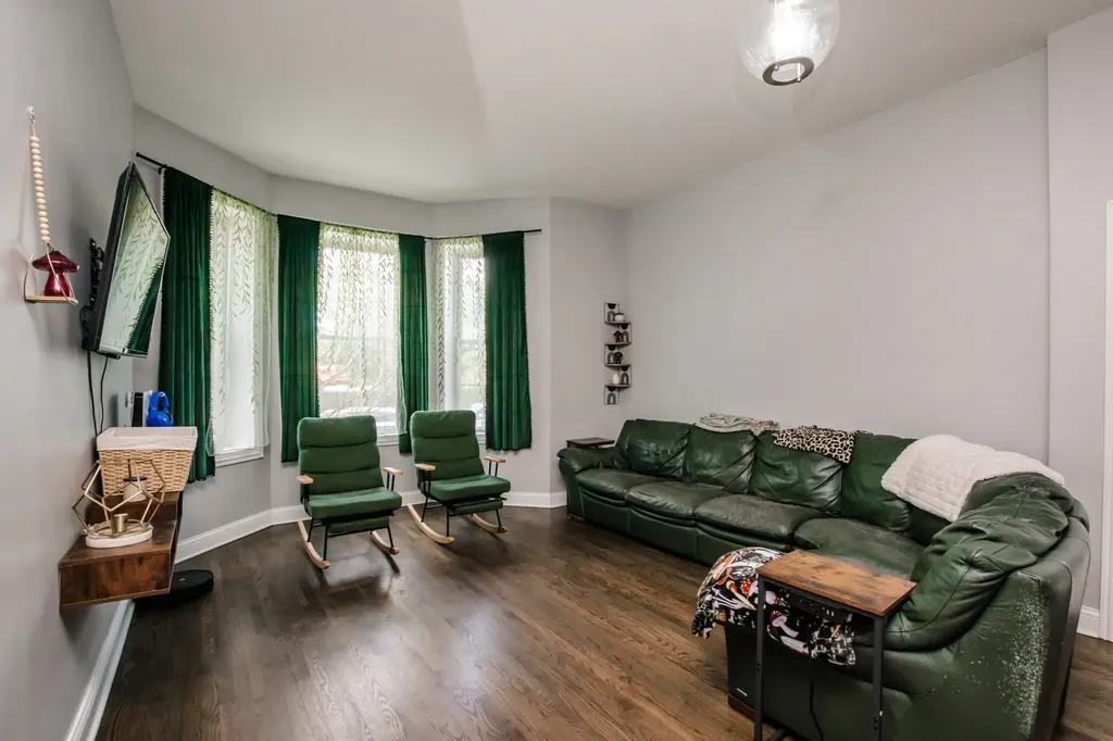735 East 50th Street Chicago IL 60615