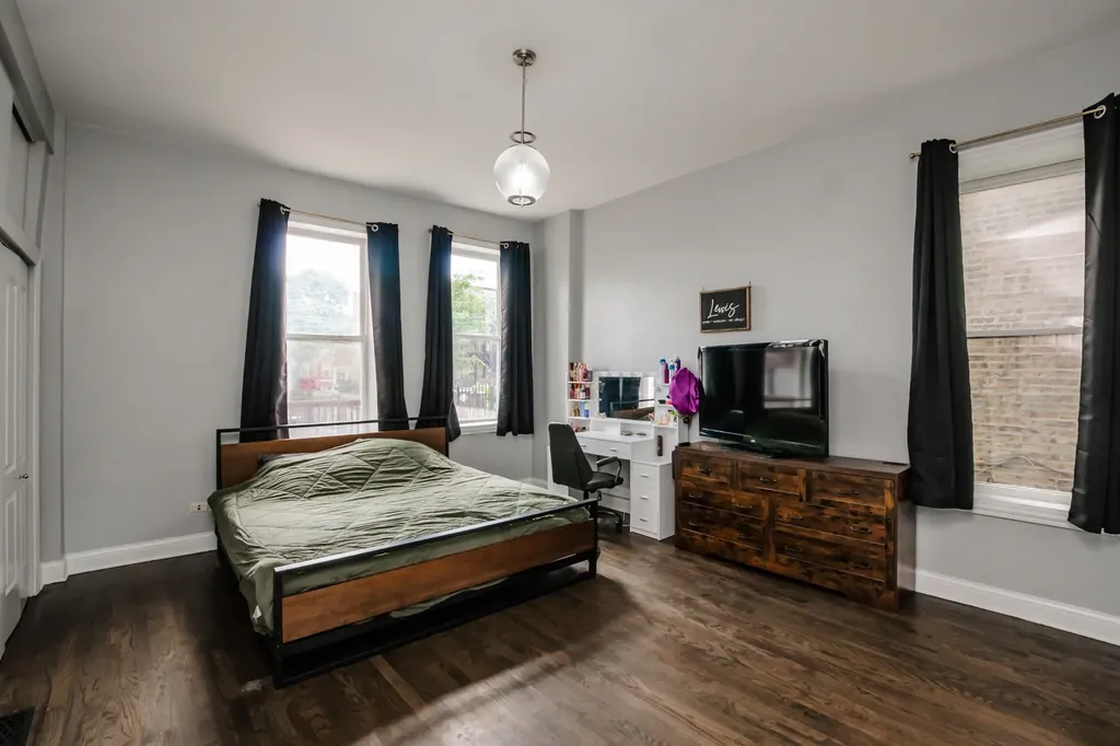 735 East 50th Street Chicago IL 60615