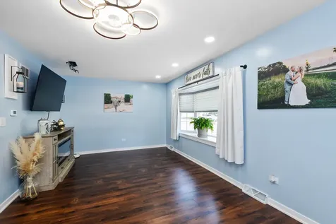10248 South 80th Court Palos Hills IL 60465