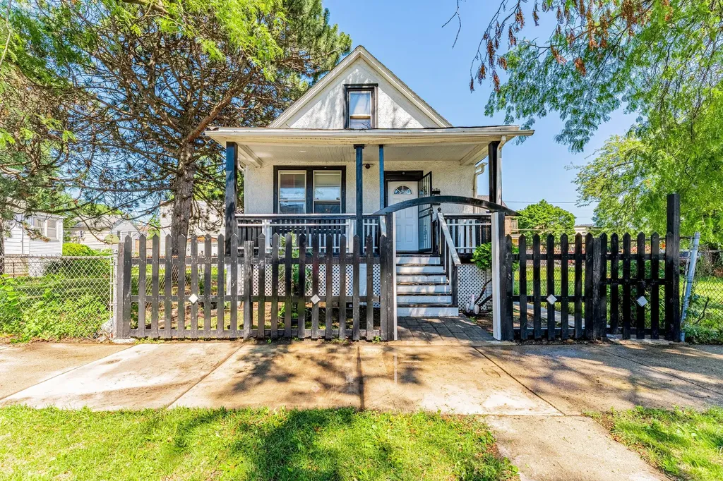 7549 South Saint Lawrence Avenue Chicago IL 60619