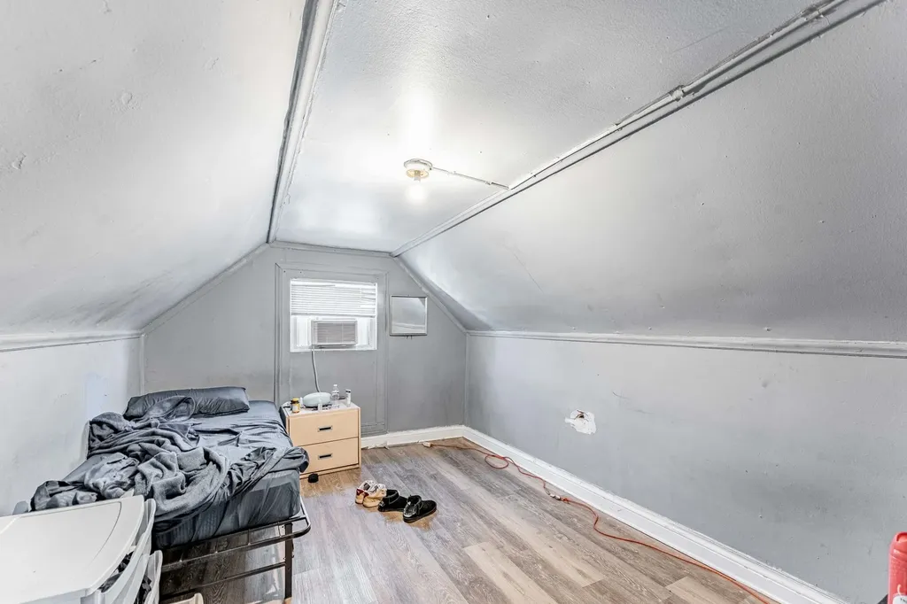 7549 South Saint Lawrence Avenue Chicago IL 60619