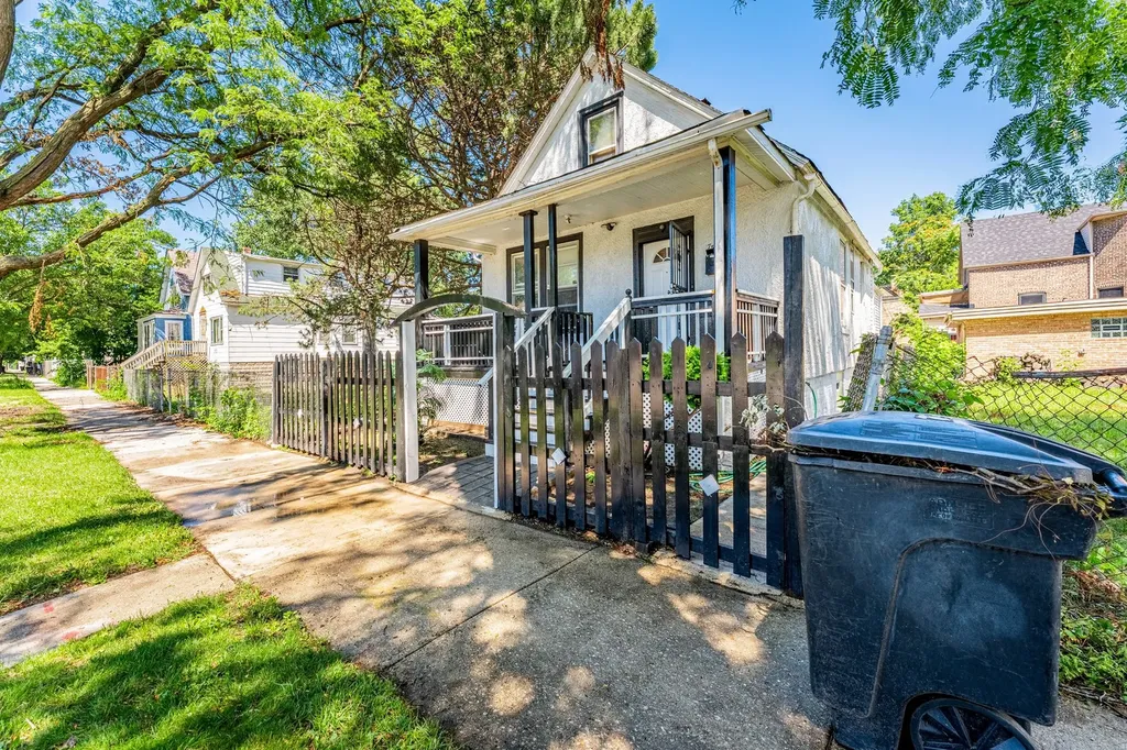 7549 South Saint Lawrence Avenue Chicago IL 60619