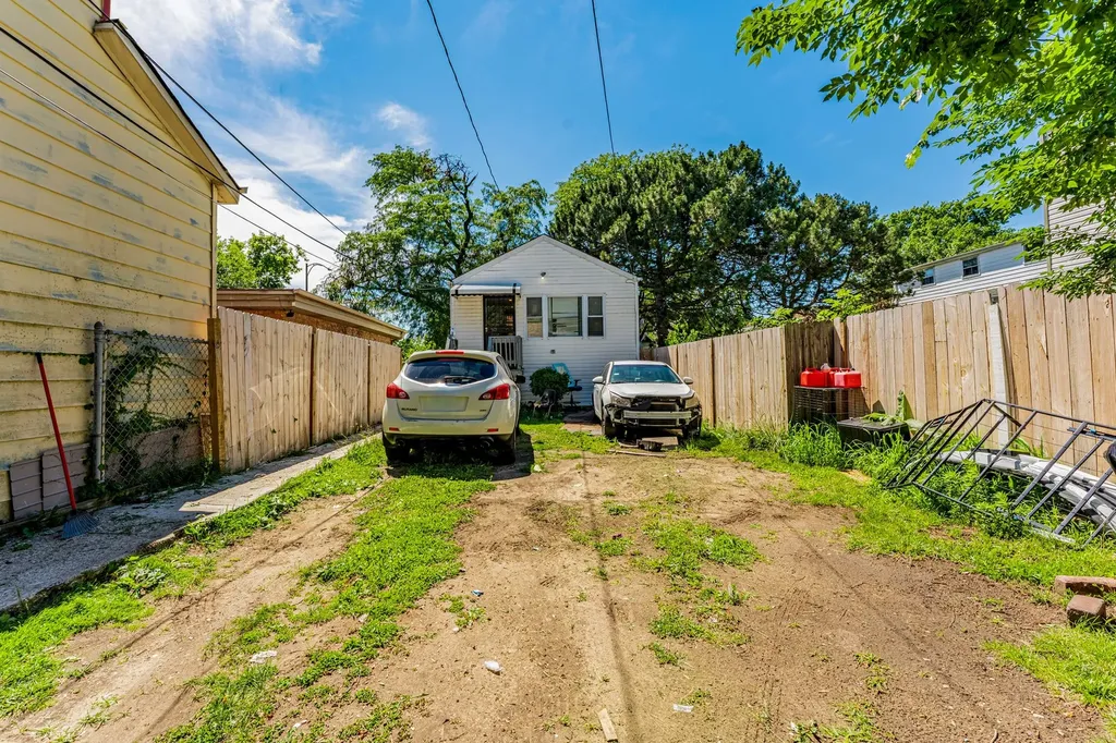 7549 South Saint Lawrence Avenue Chicago IL 60619