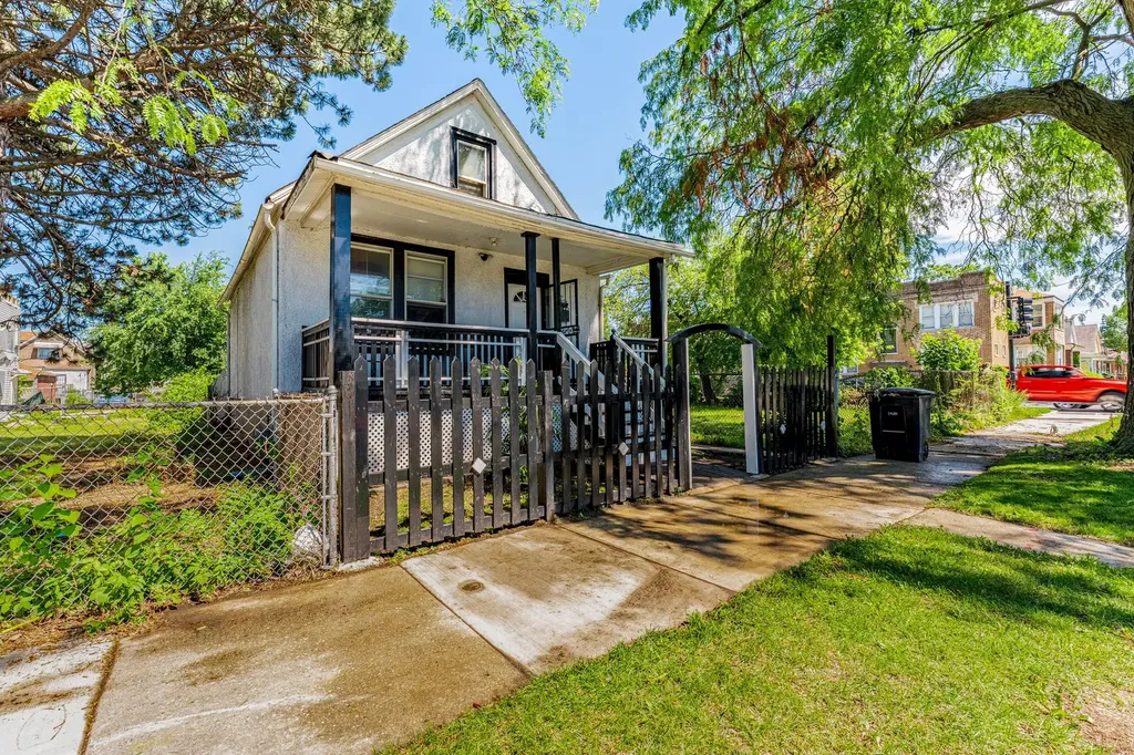 7549 South Saint Lawrence Avenue Chicago IL 60619